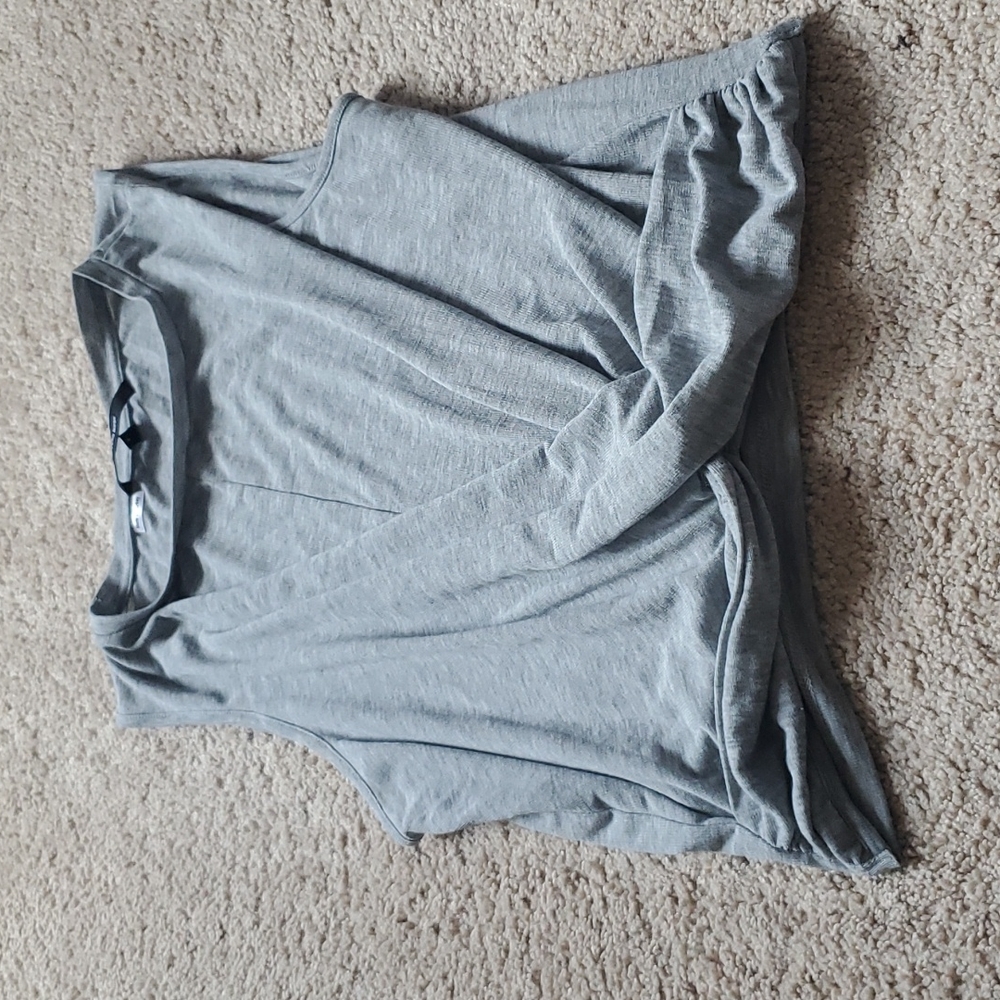 Dry goods heathered grey twist top.